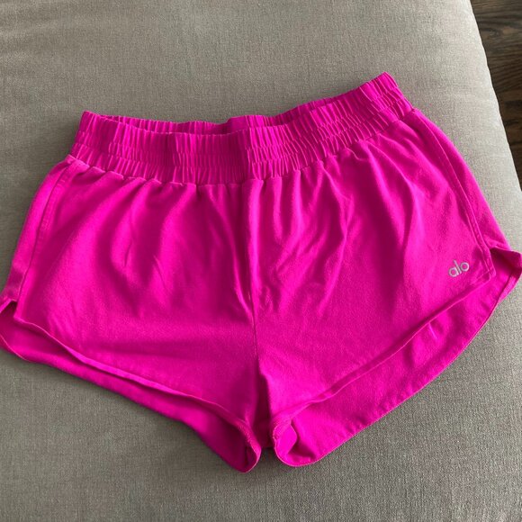 Alo Yogo Shorts - Picture 1 of 3